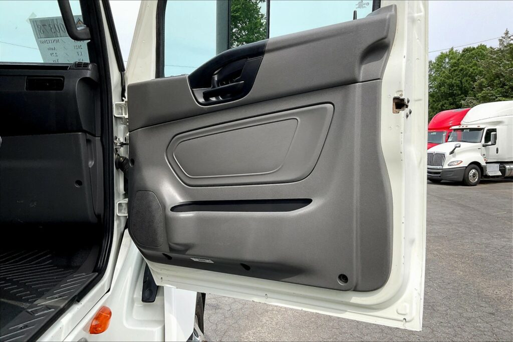 2021 INT LT625 6×4 Sleeper