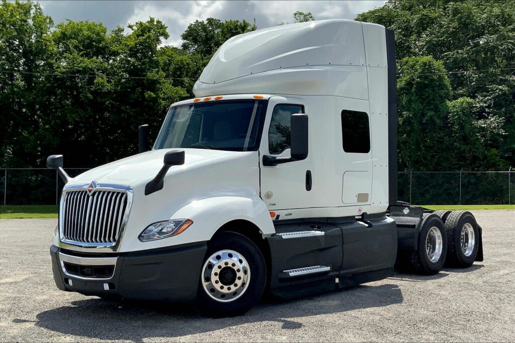 2023 INT LT625 6×4 Sleeper