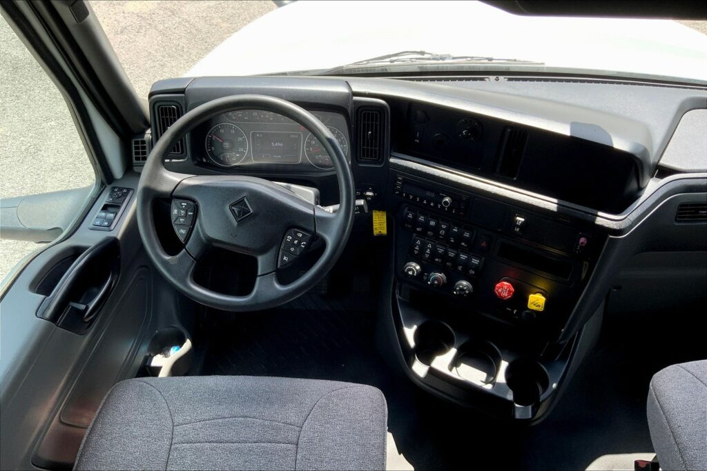 2023 INT LT625 6×4 Sleeper