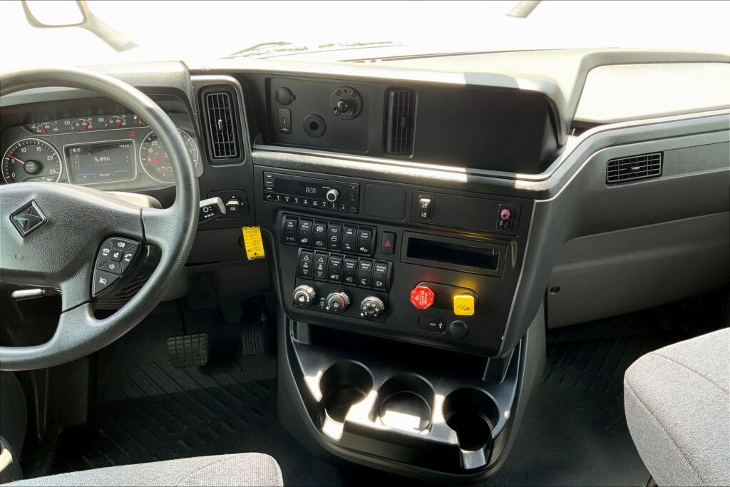 2023 INT LT625 6×4 Sleeper