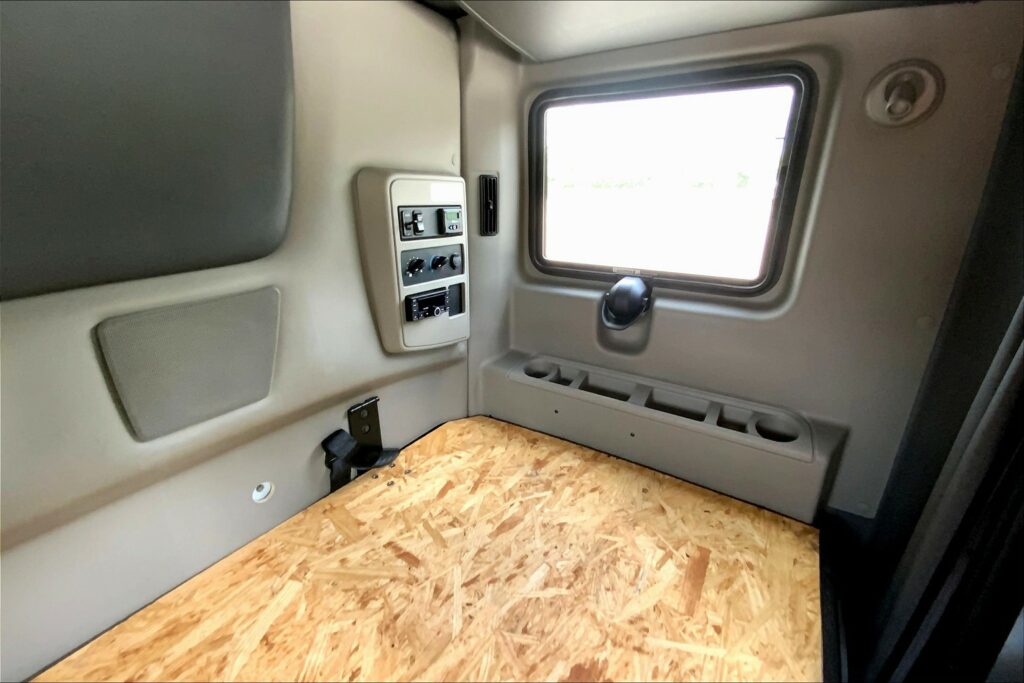 2023 INT LT625 6×4 Sleeper