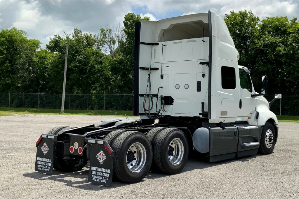 2023 INT LT625 6×4 Sleeper