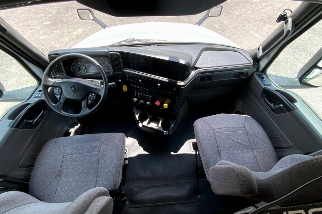 2023 INT LT625 6×4 Sleeper