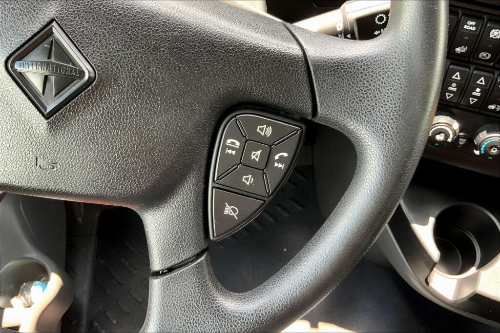 2023 INT LT625 6×4 Sleeper