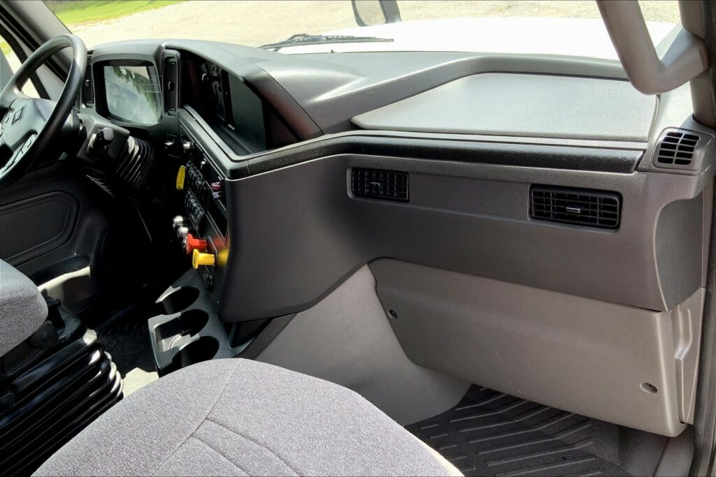 2023 INT LT625 6×4 Sleeper