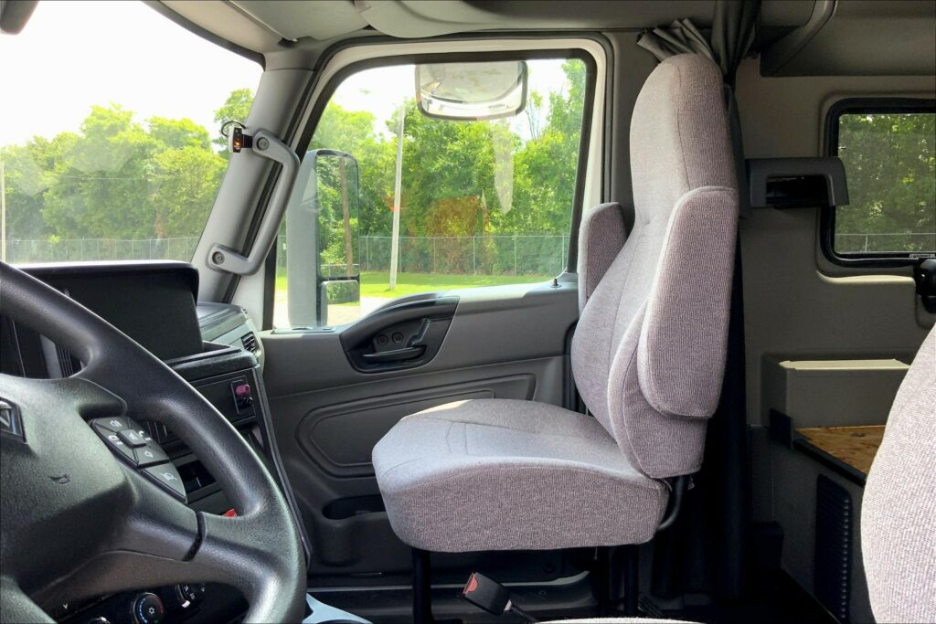 2023 INT LT625 6×4 Sleeper