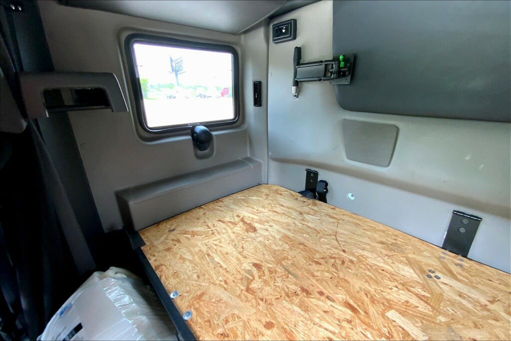 2023 INT LT625 6×4 Sleeper