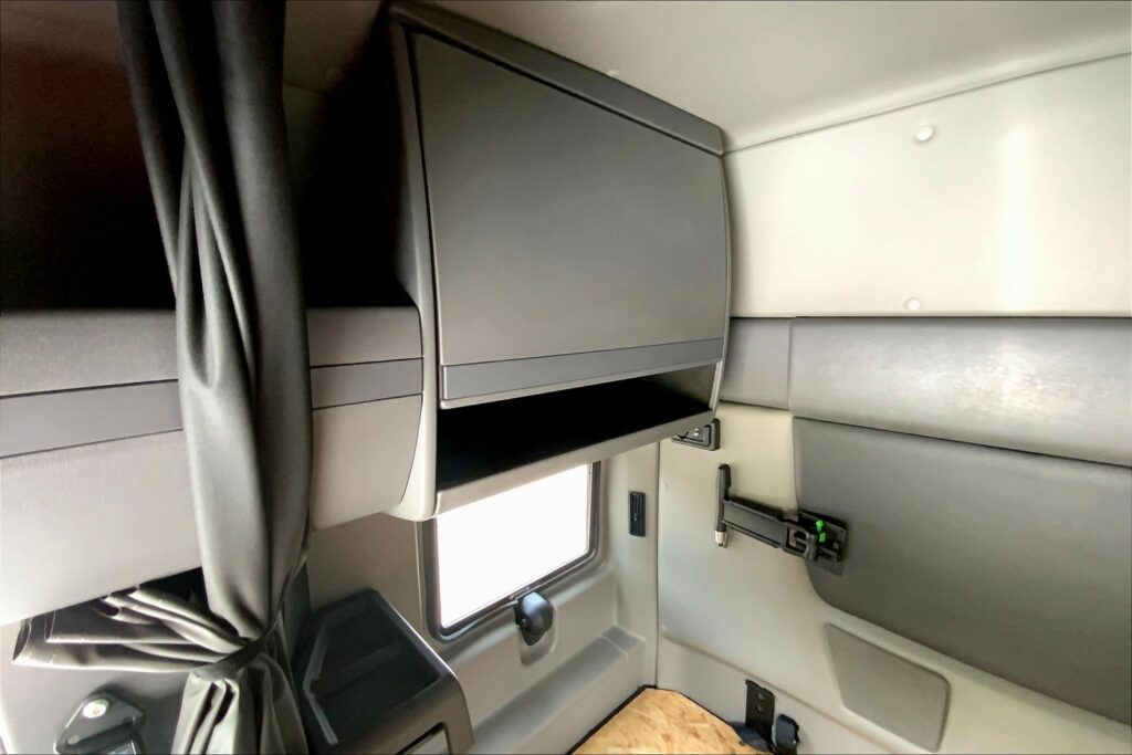 2023 INT LT625 6×4 Sleeper