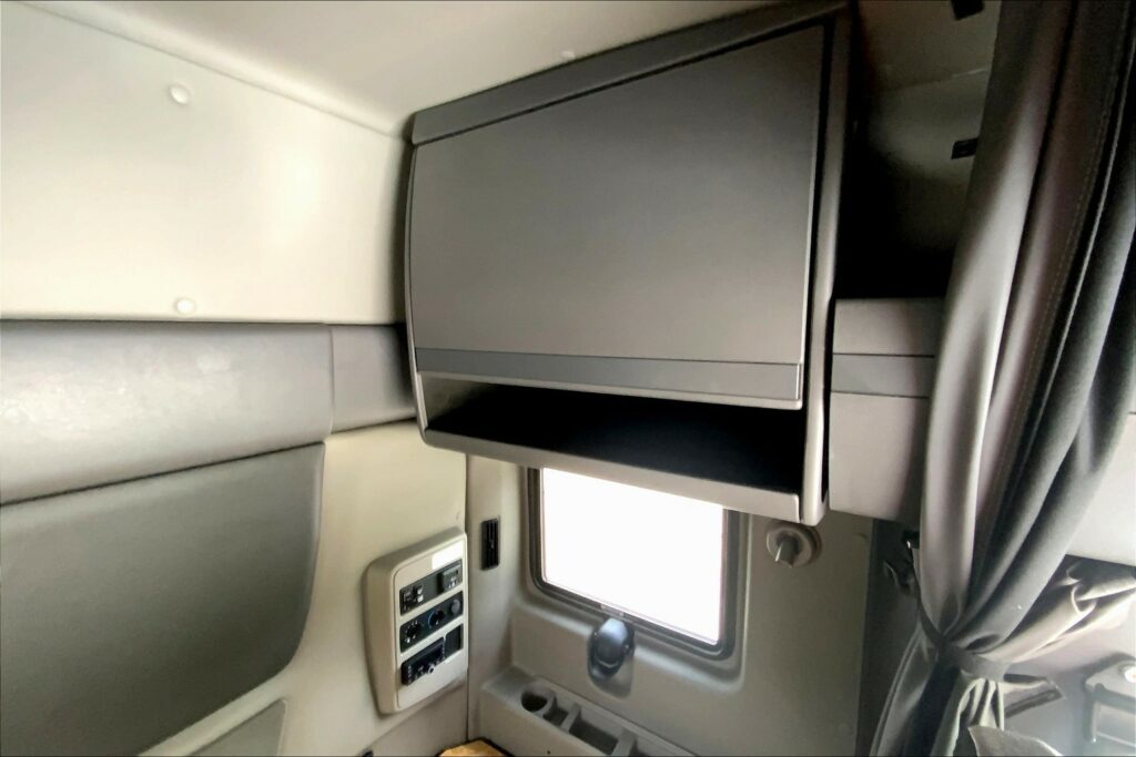 2023 INT LT625 6×4 Sleeper