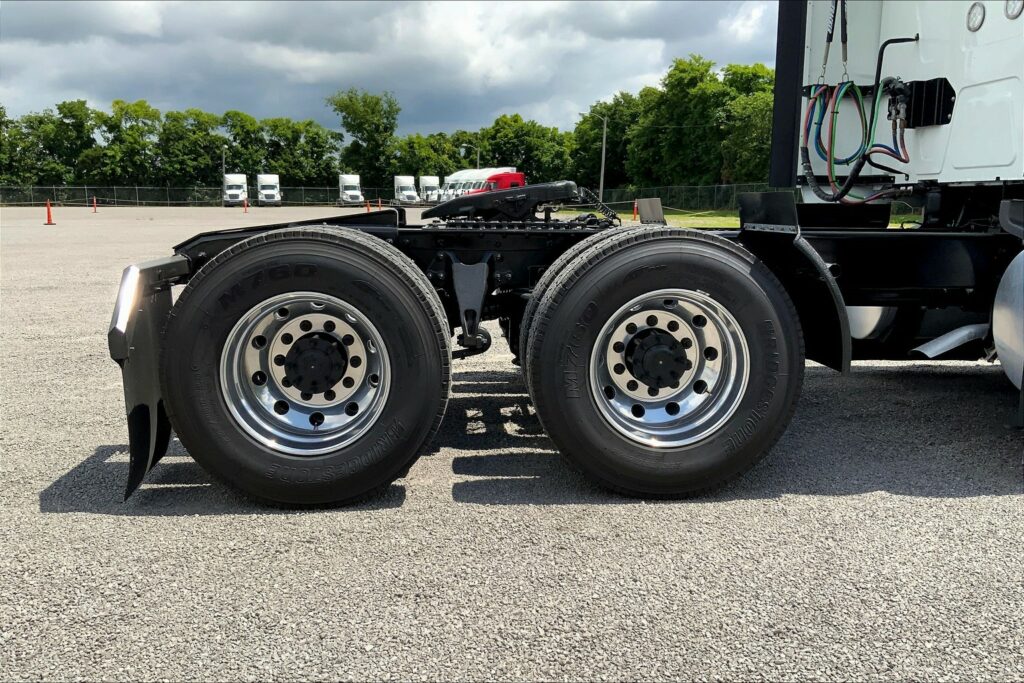 2023 INT LT625 6×4 Sleeper