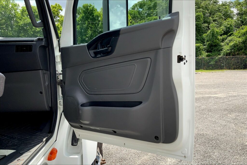 2023 INT LT625 6×4 Sleeper