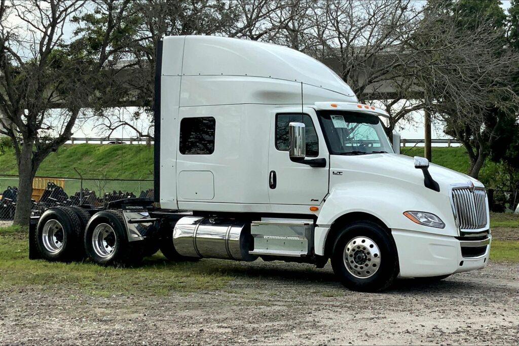 2023 INT LT625 6×4 Sleeper