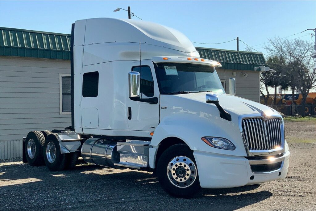 2023 INT LT625 6×4 Sleeper