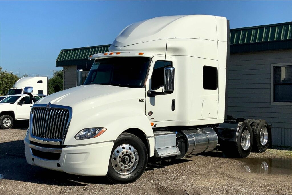 2023 INT LT625 6×4 Sleeper