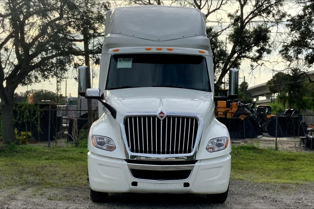 2023 INT LT625 6×4 Sleeper