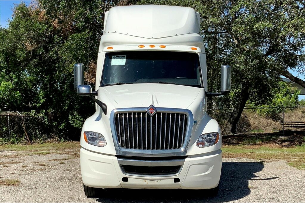 2023 INT LT625 6×4 Sleeper