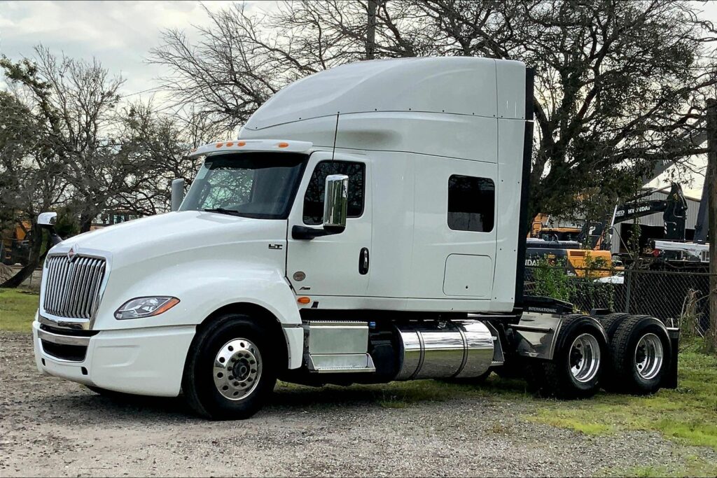 2023 INT LT625 6×4 Sleeper