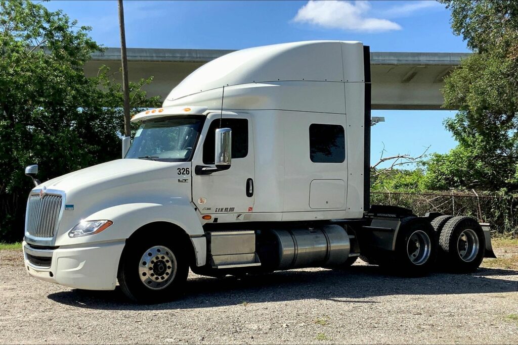 2023 INT LT625 6×4 Sleeper