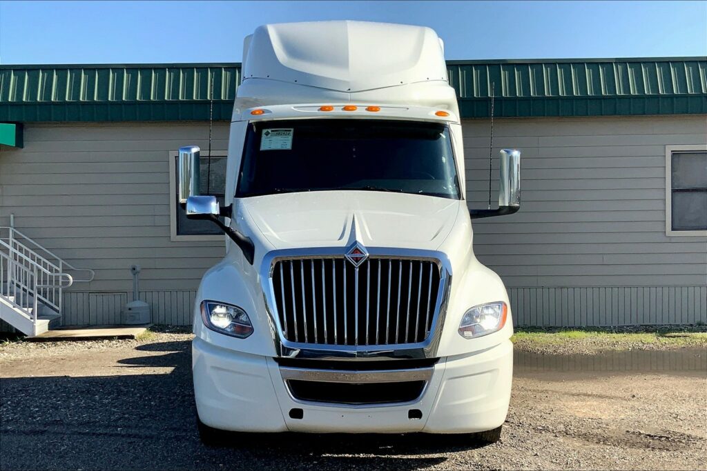 2023 INT LT625 6×4 Sleeper