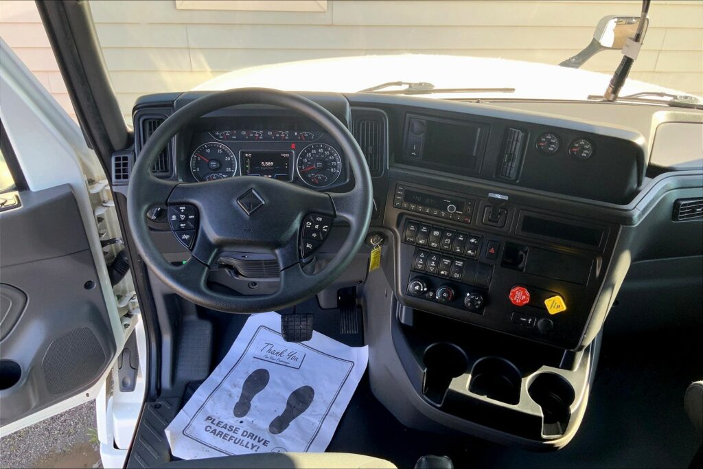 2023 INT LT625 6×4 Sleeper