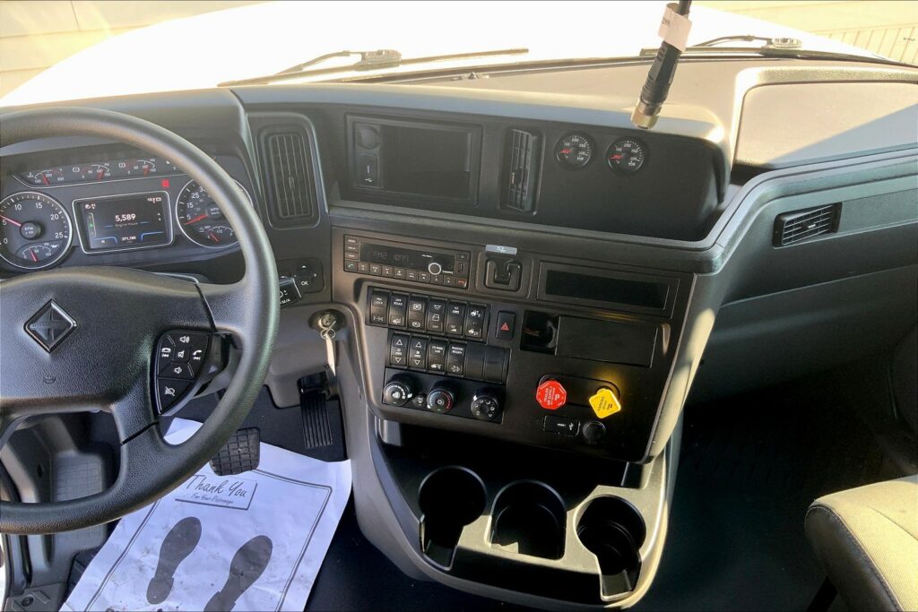 2023 INT LT625 6×4 Sleeper