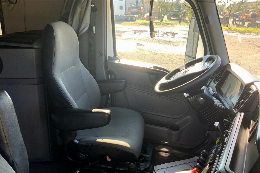 2023 INT LT625 6×4 Sleeper