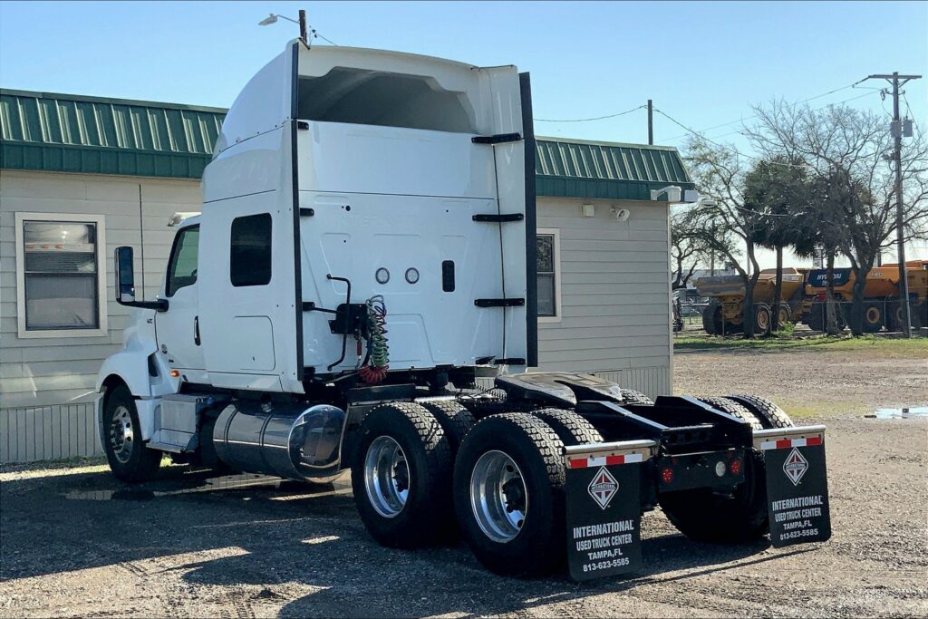 2023 INT LT625 6×4 Sleeper