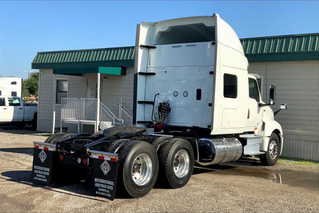 2023 INT LT625 6×4 Sleeper