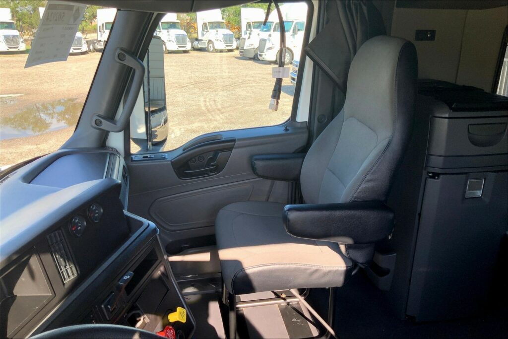 2023 INT LT625 6×4 Sleeper