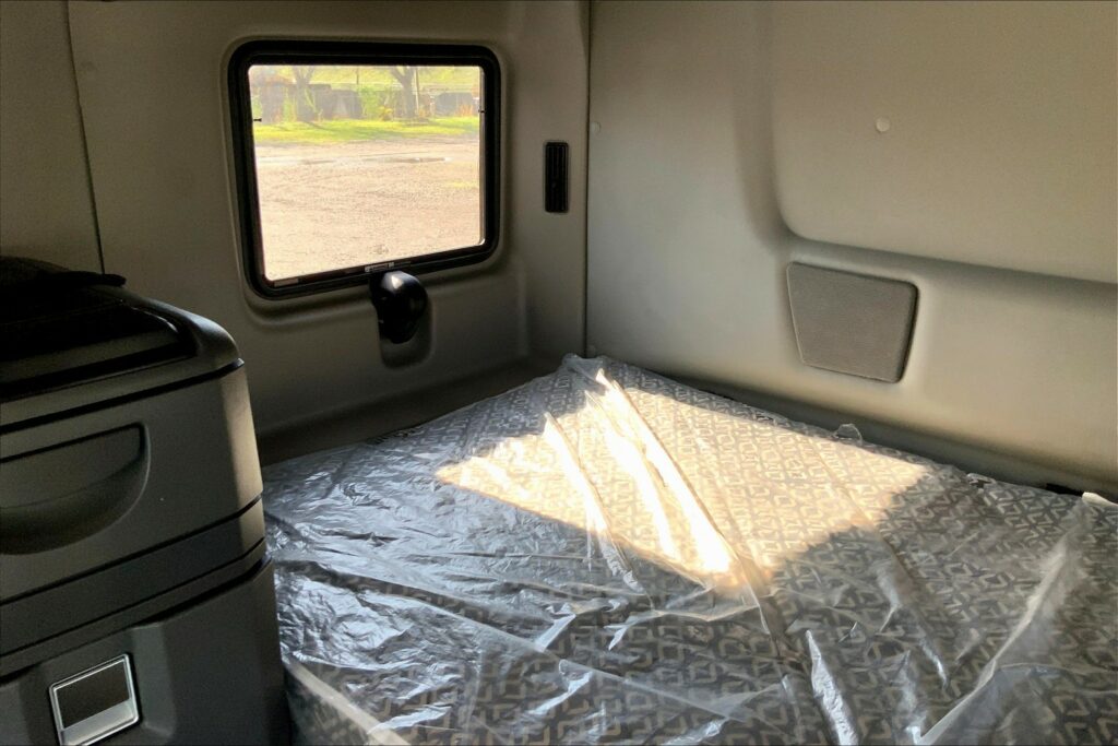 2023 INT LT625 6×4 Sleeper