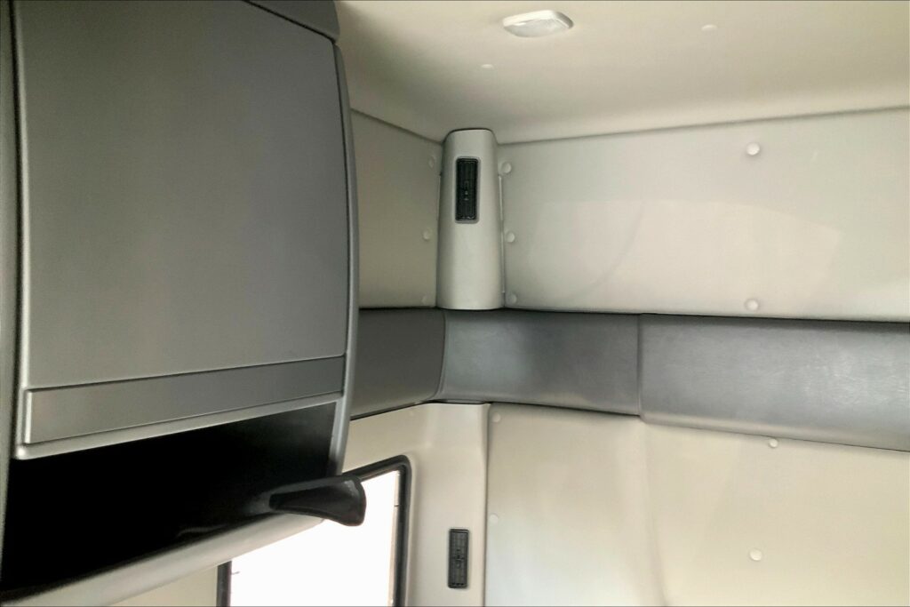 2023 INT LT625 6×4 Sleeper