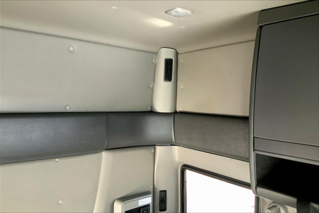 2023 INT LT625 6×4 Sleeper