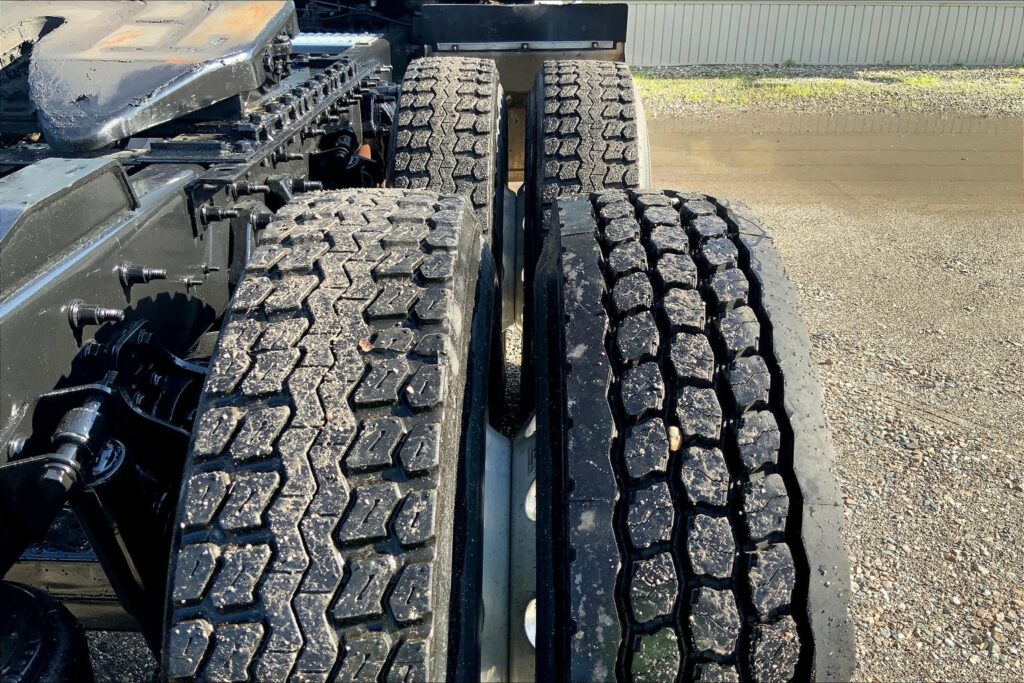 2023 INT LT625 6×4 Sleeper