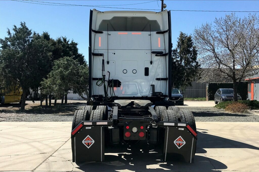 2022 INT LT625 6×4 Sleeper