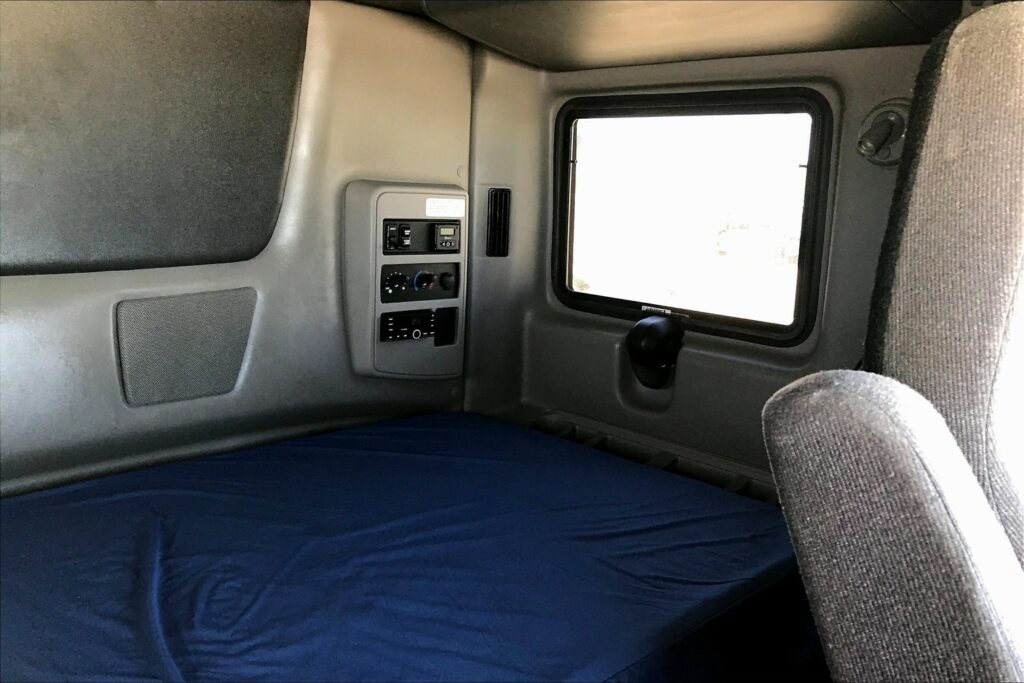 2022 INT LT625 6×4 Sleeper