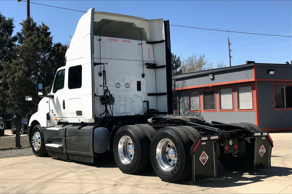 2022 INT LT625 6×4 Sleeper