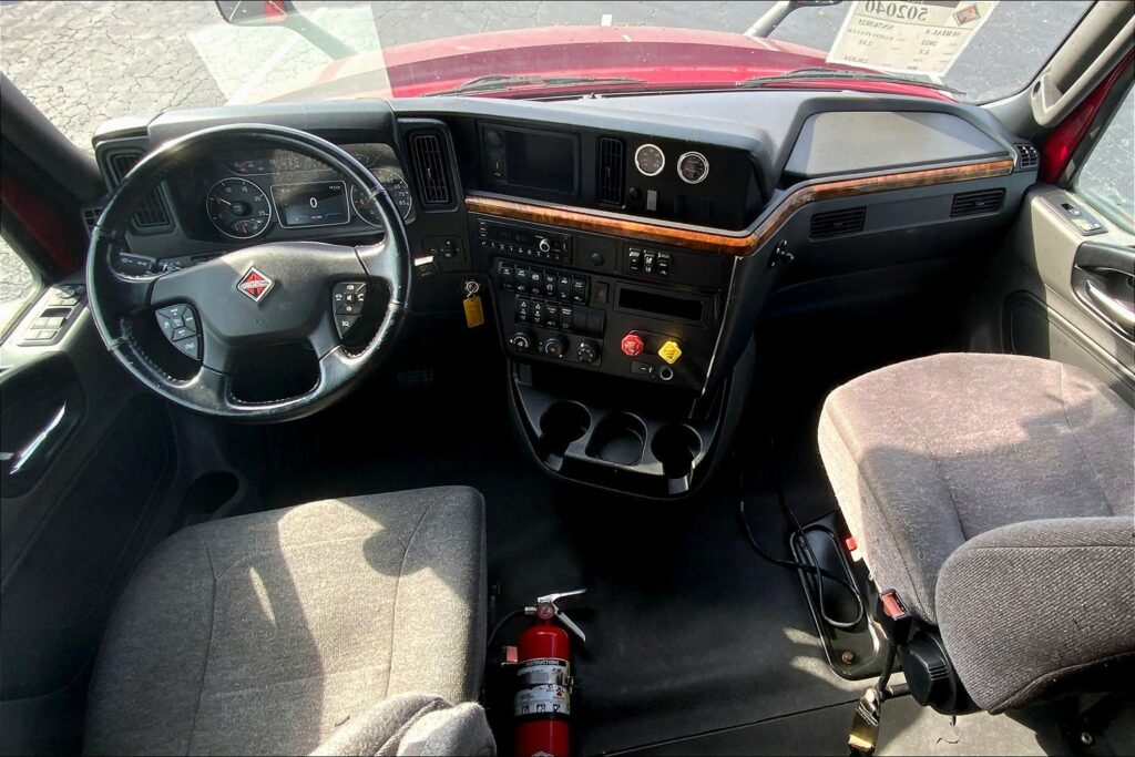 2022 INT LT625 6×4 Sleeper