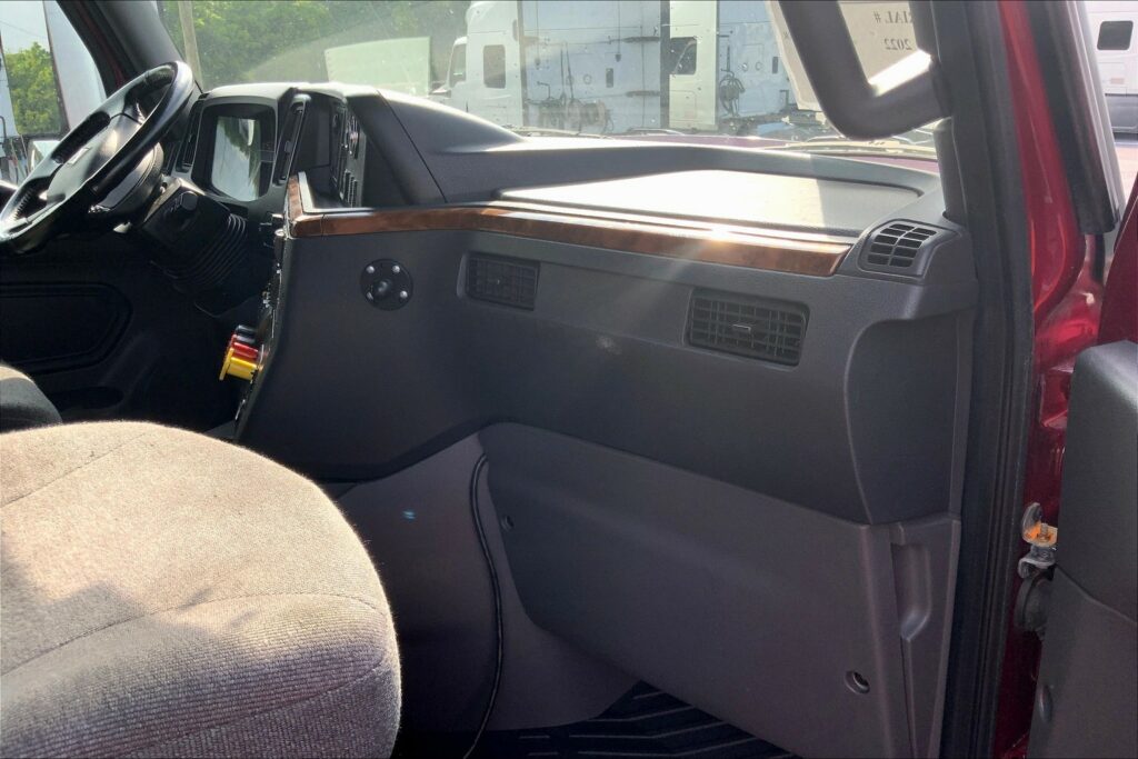 2022 INT LT625 6×4 Sleeper