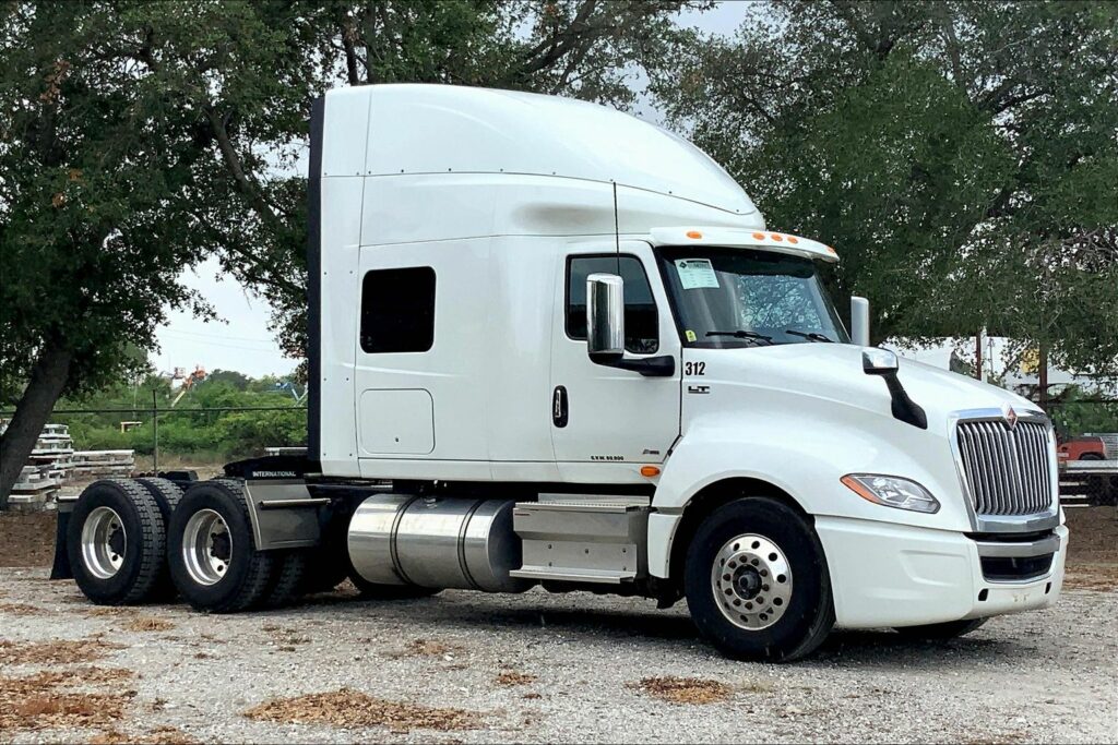 2023 INT LT625 6×4 Sleeper