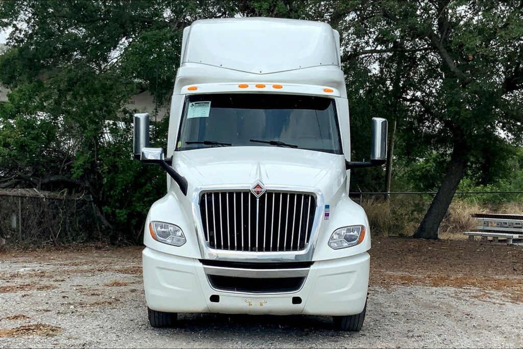 2023 INT LT625 6×4 Sleeper