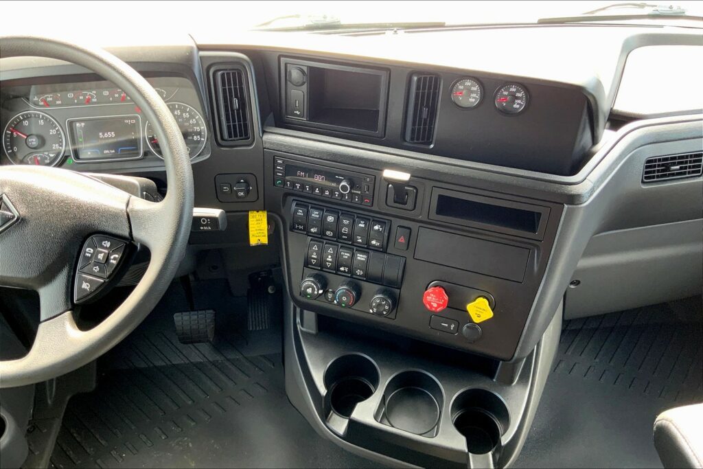 2023 INT LT625 6×4 Sleeper