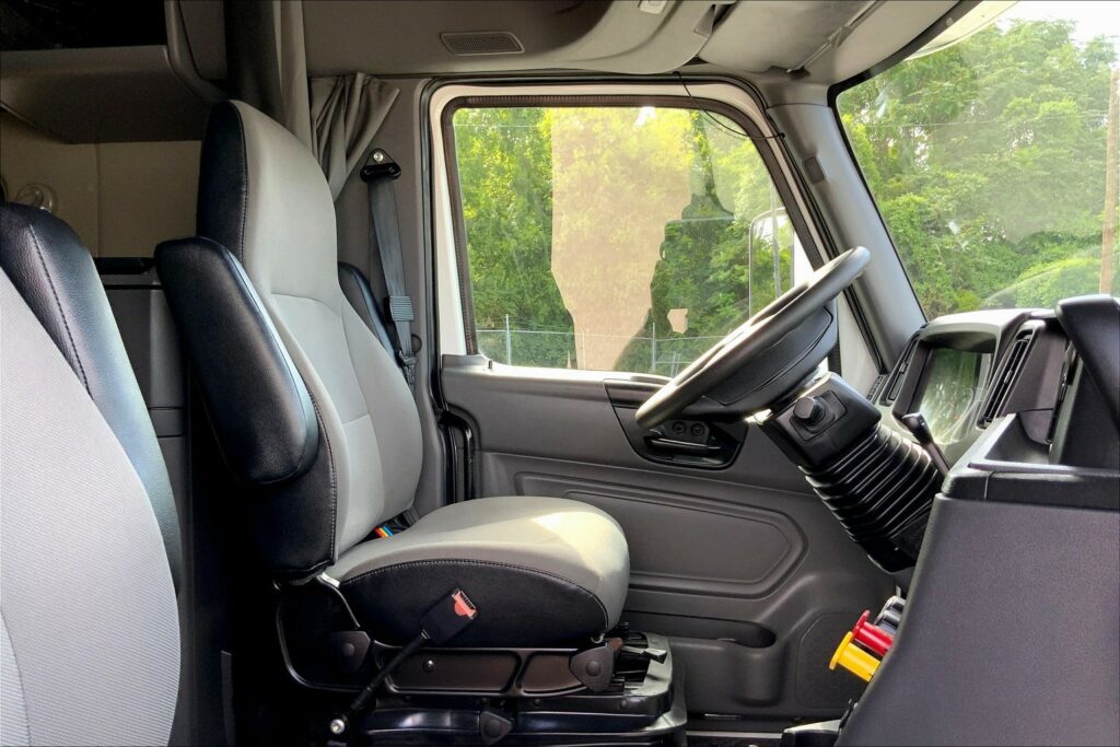 2023 INT LT625 6×4 Sleeper