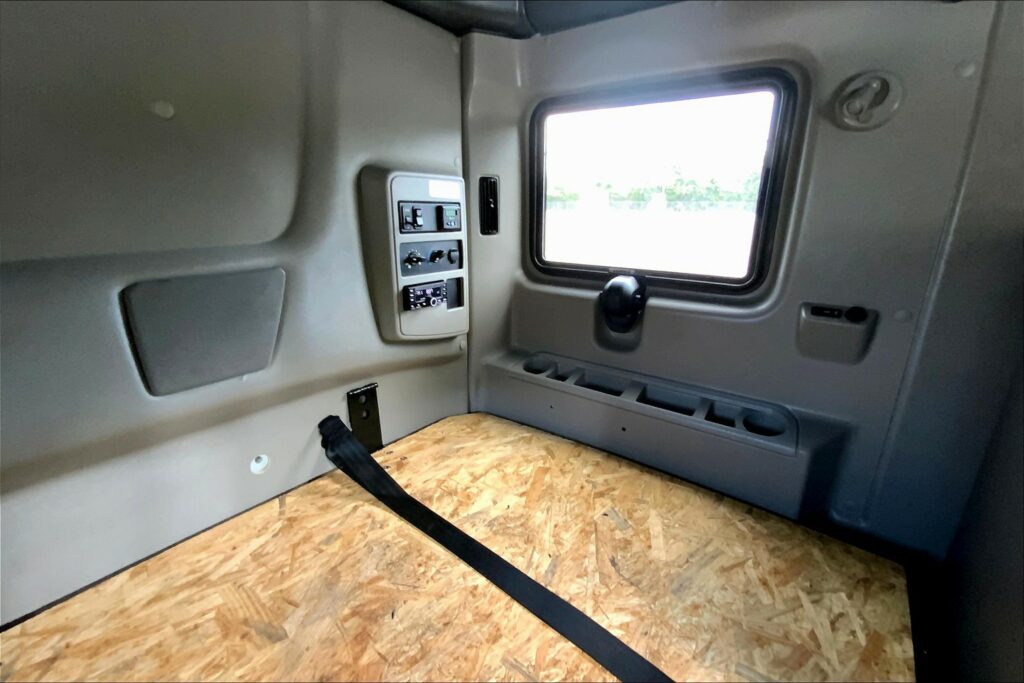 2023 INT LT625 6×4 Sleeper