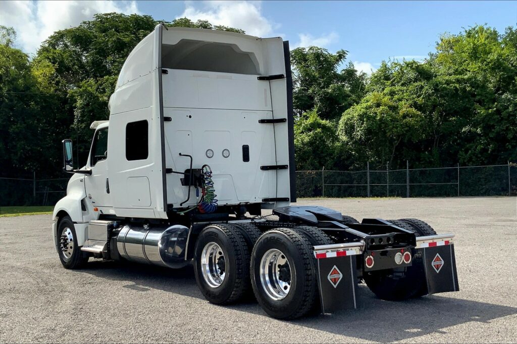 2023 INT LT625 6×4 Sleeper