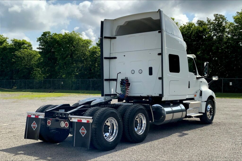 2023 INT LT625 6×4 Sleeper