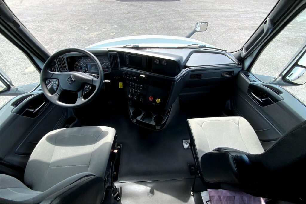 2023 INT LT625 6×4 Sleeper