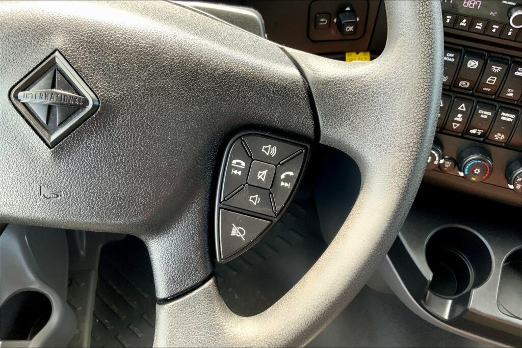 2023 INT LT625 6×4 Sleeper