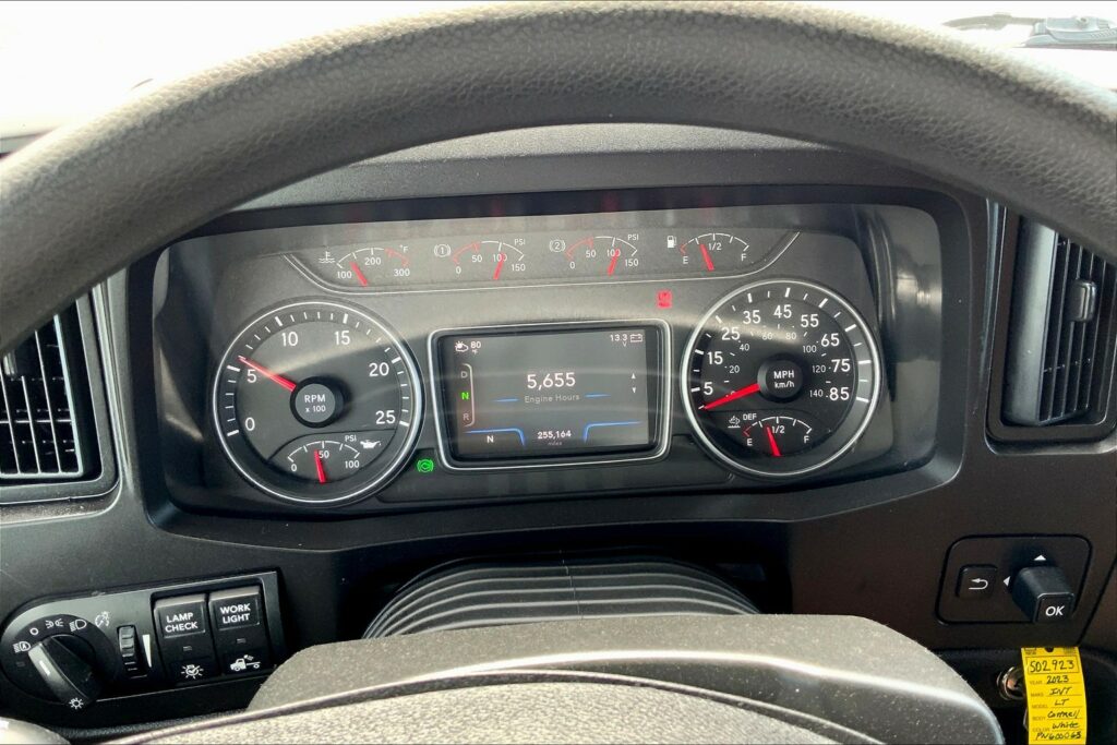 2023 INT LT625 6×4 Sleeper