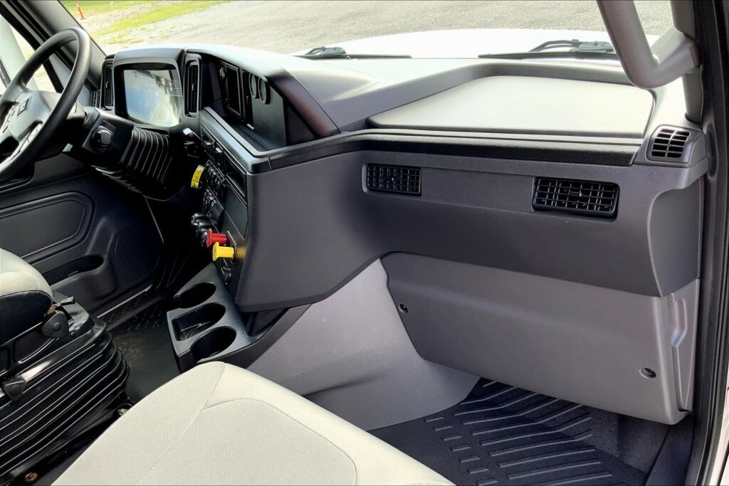 2023 INT LT625 6×4 Sleeper