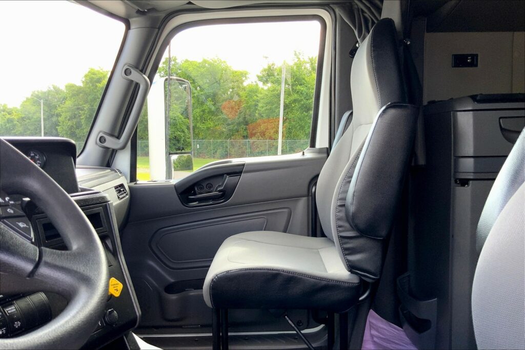 2023 INT LT625 6×4 Sleeper